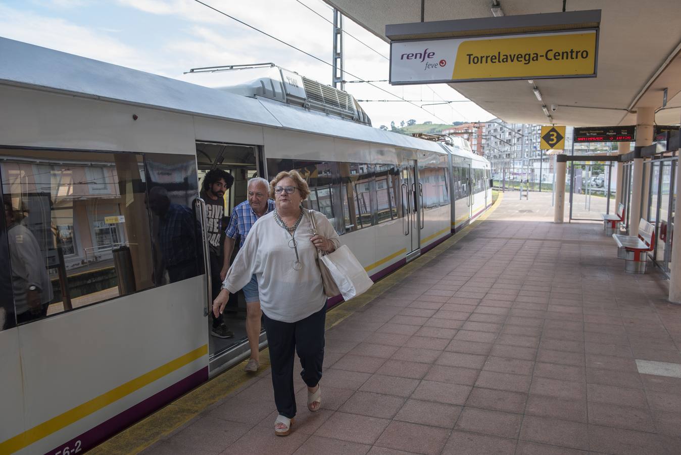 Los usuarios del servicio de Cercanías de Cantabria creen que su funcionamiento es satisfactorio, pero en cambio critican su falta de fiabilidad