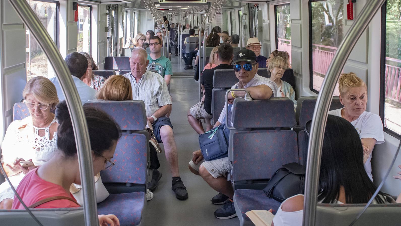 Los usuarios del servicio de Cercanías de Cantabria creen que su funcionamiento es satisfactorio, pero en cambio critican su falta de fiabilidad