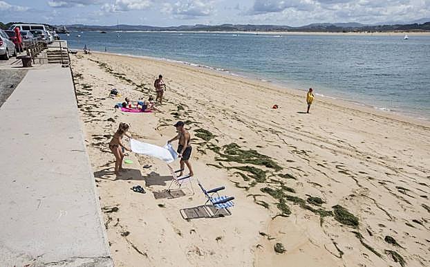 La Fenómeno se ha convertido este verano en una verdadera playa. La imagen se tomó en bajamar. 