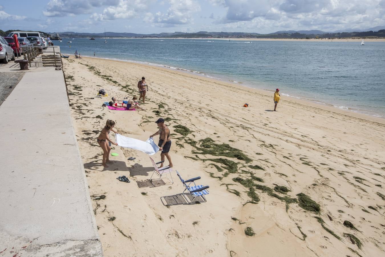 El arenal ubicado al final del promontorio de San Martín, que aparece y desaparece con las mareas, ha crecido a lo largo y a lo ancho