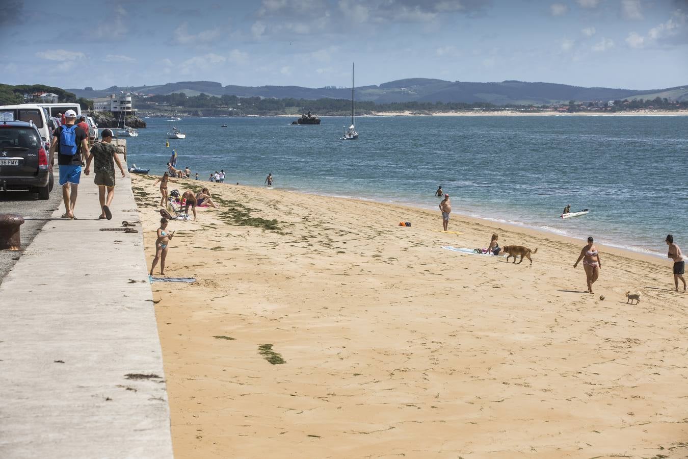 El arenal ubicado al final del promontorio de San Martín, que aparece y desaparece con las mareas, ha crecido a lo largo y a lo ancho