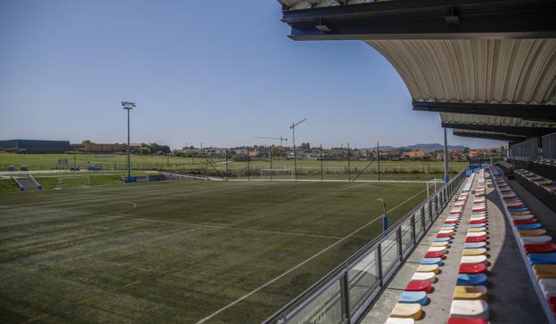 El campo de San Román se someterá a una gran remodelación para ser homologado por la Federación Española de Rugby. :: juanjo santamaría