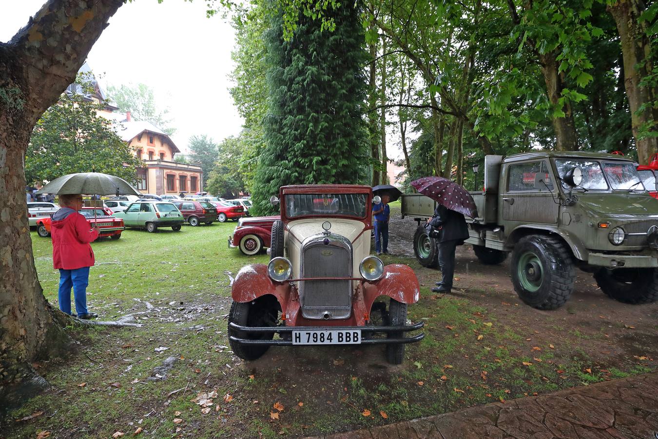 Más de un centenar de vehículos se congrega en la tercera concentración de estos coches que organiza el Club Villa de Cabezón