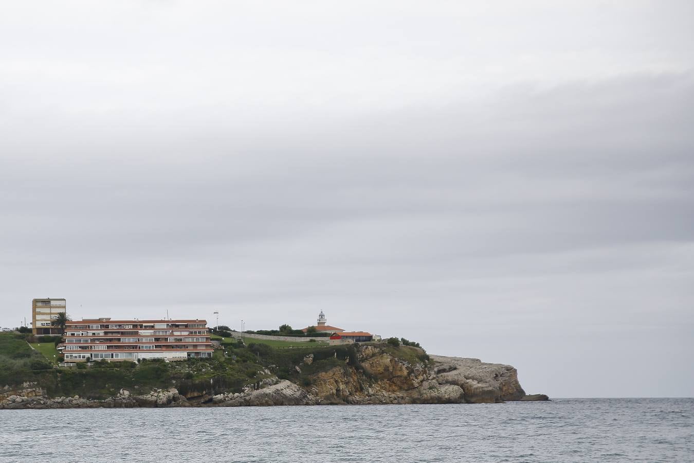 Los vecinos de Miengo y Suances pueden cruzar en verano la ría que los separa en 5 minutos