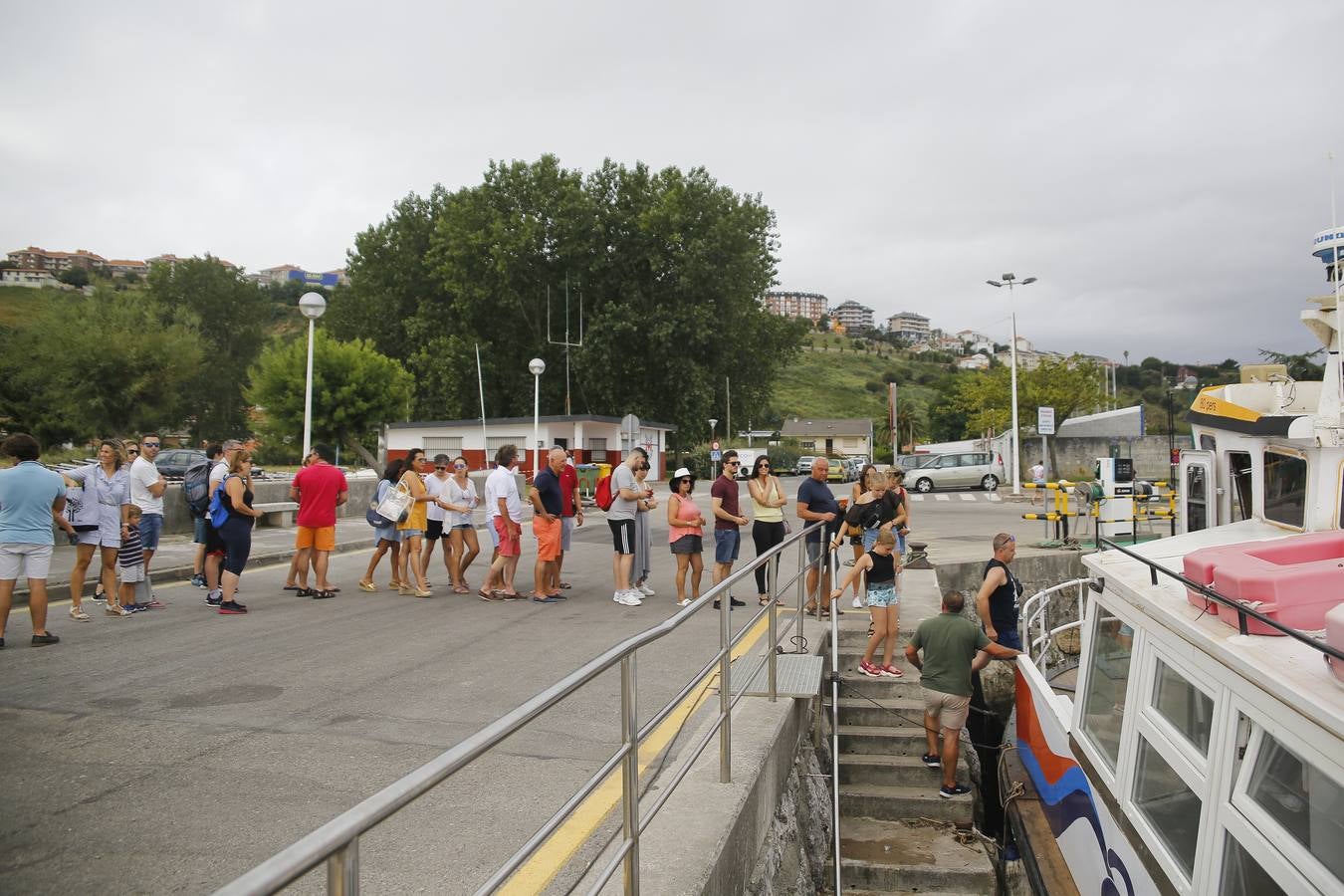 Los vecinos de Miengo y Suances pueden cruzar en verano la ría que los separa en 5 minutos