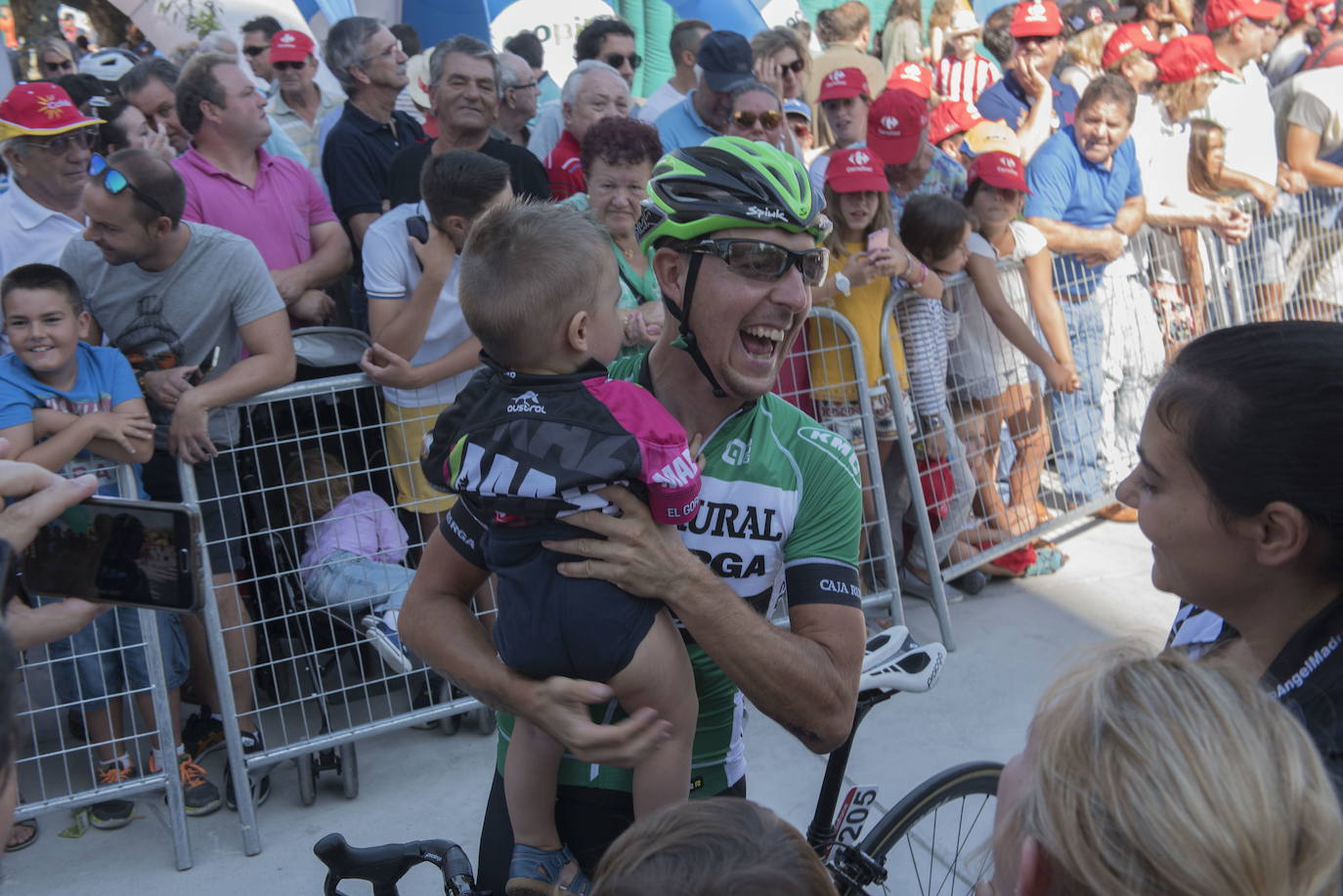 Madrazo en la salida de Los Corrales de Buelna de 2016 de Vuelta Ciclista a España 2016.