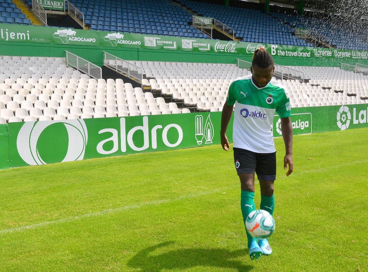 Nkaka, en el césped de El Sardinero.