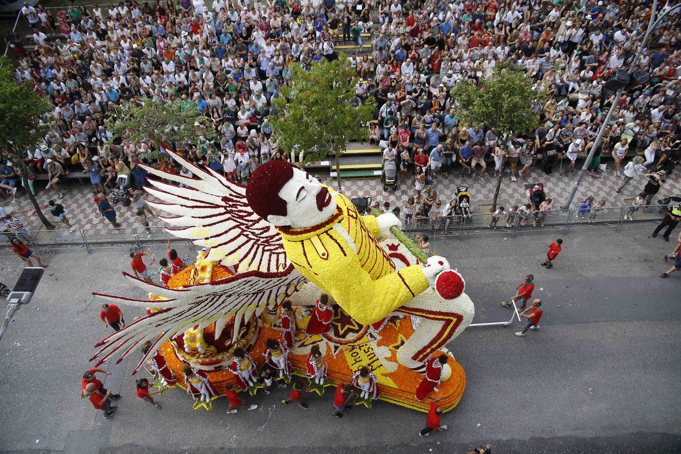 Fotos: La carroza &#039;Memento Mori&#039; se lleva el triunfo en Laredo