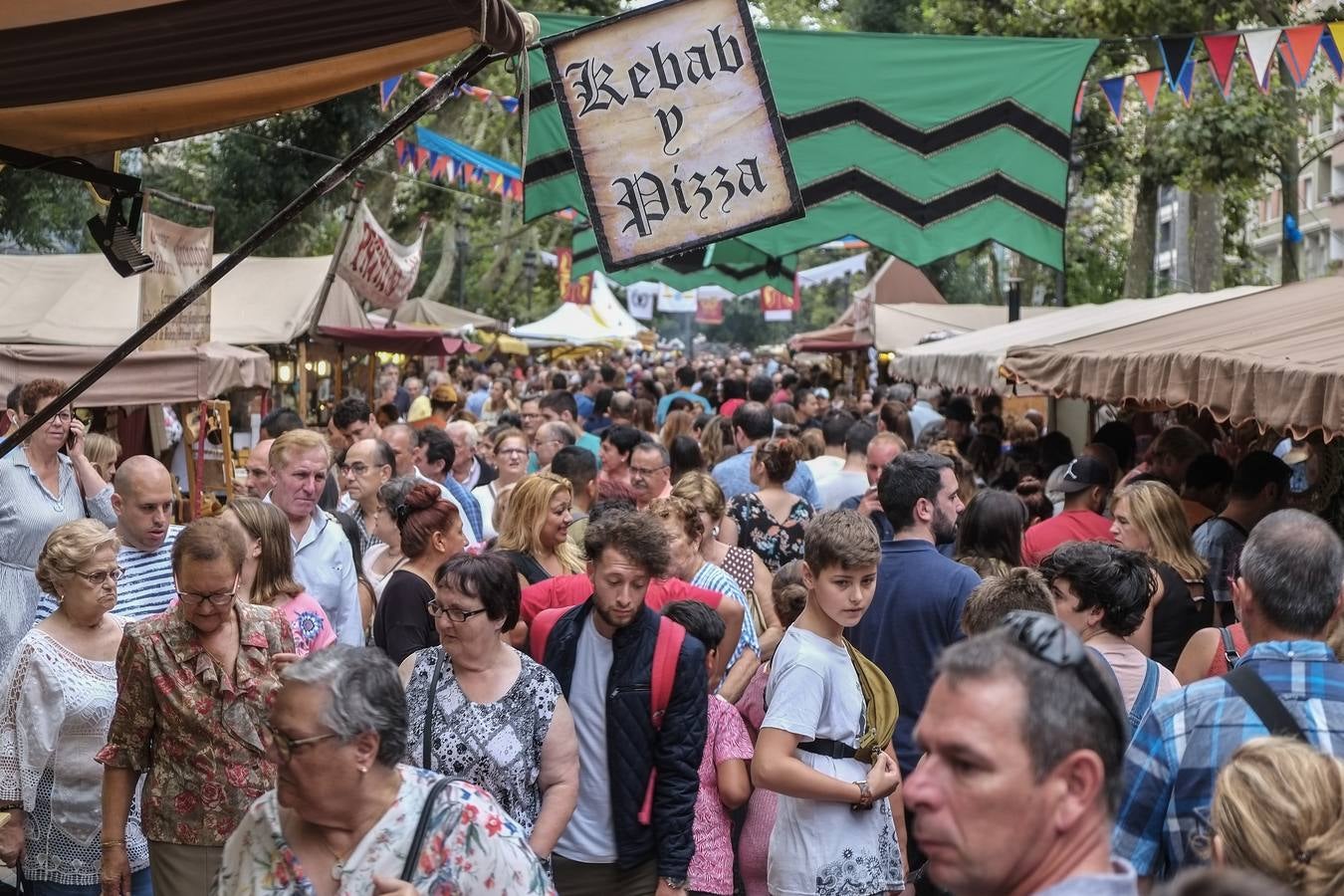 Fotos: El Mercado Medieval invade la Alameda de Oviedo