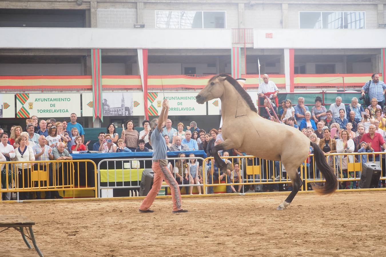 El público abarrotó las gradas para presenciar el concurso de pura raza española