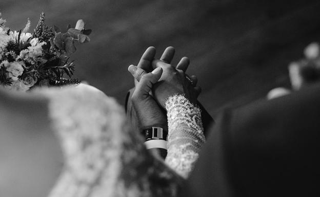 Romántico momento en la boda de Lucía y Bjorn.