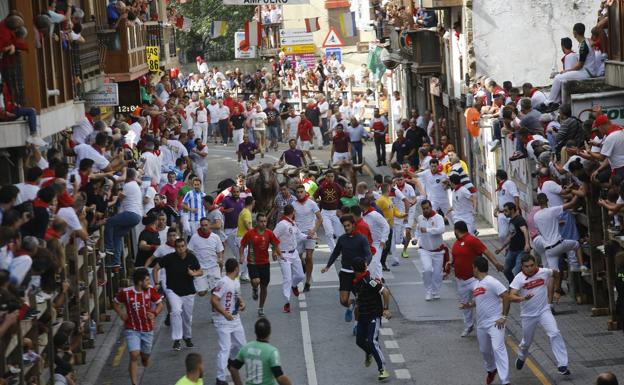 El segundo encierro en Ampuero ha sido multitudinario.