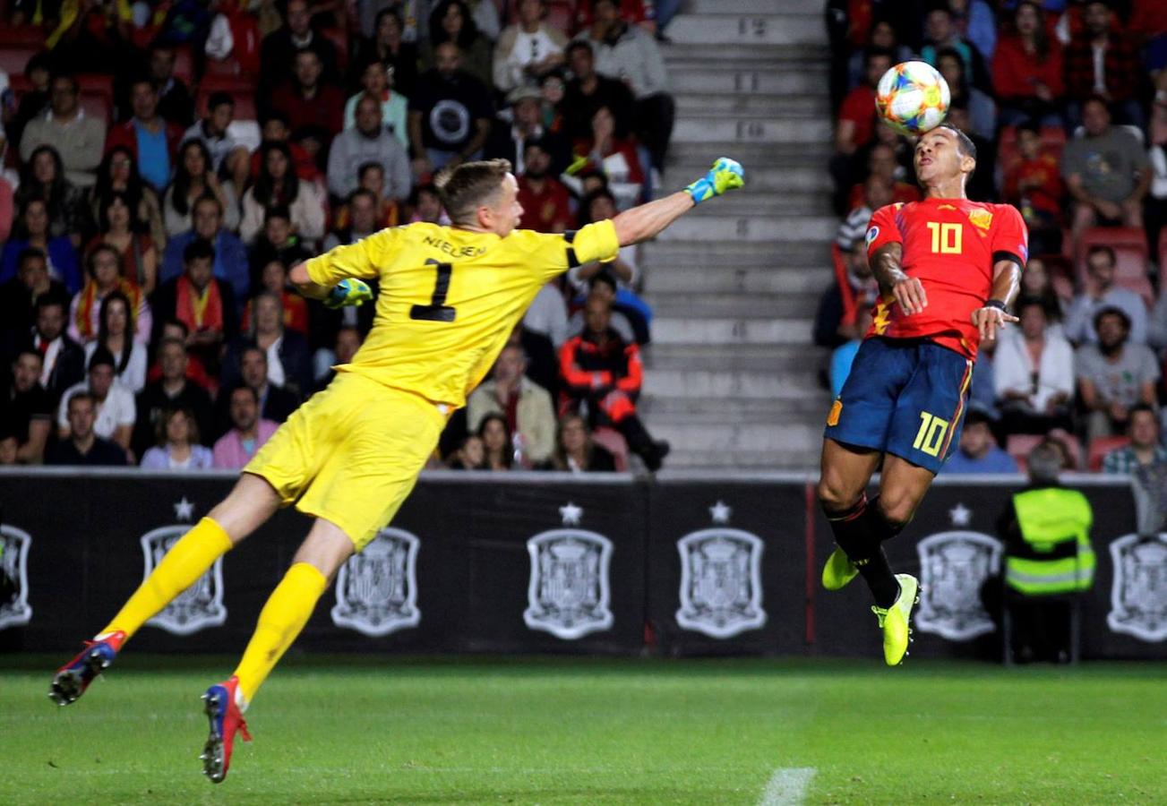 El partido de España ante Islas Feroe, el sexto de la fase de clasificación para la Eurocopa, sirvió además de homenaje a Enrique Castro Quini y se guardó un respetuoso minuto de silencio en recuerdo de Xana, la hija de Luis Enrique, fallecida hace unos días