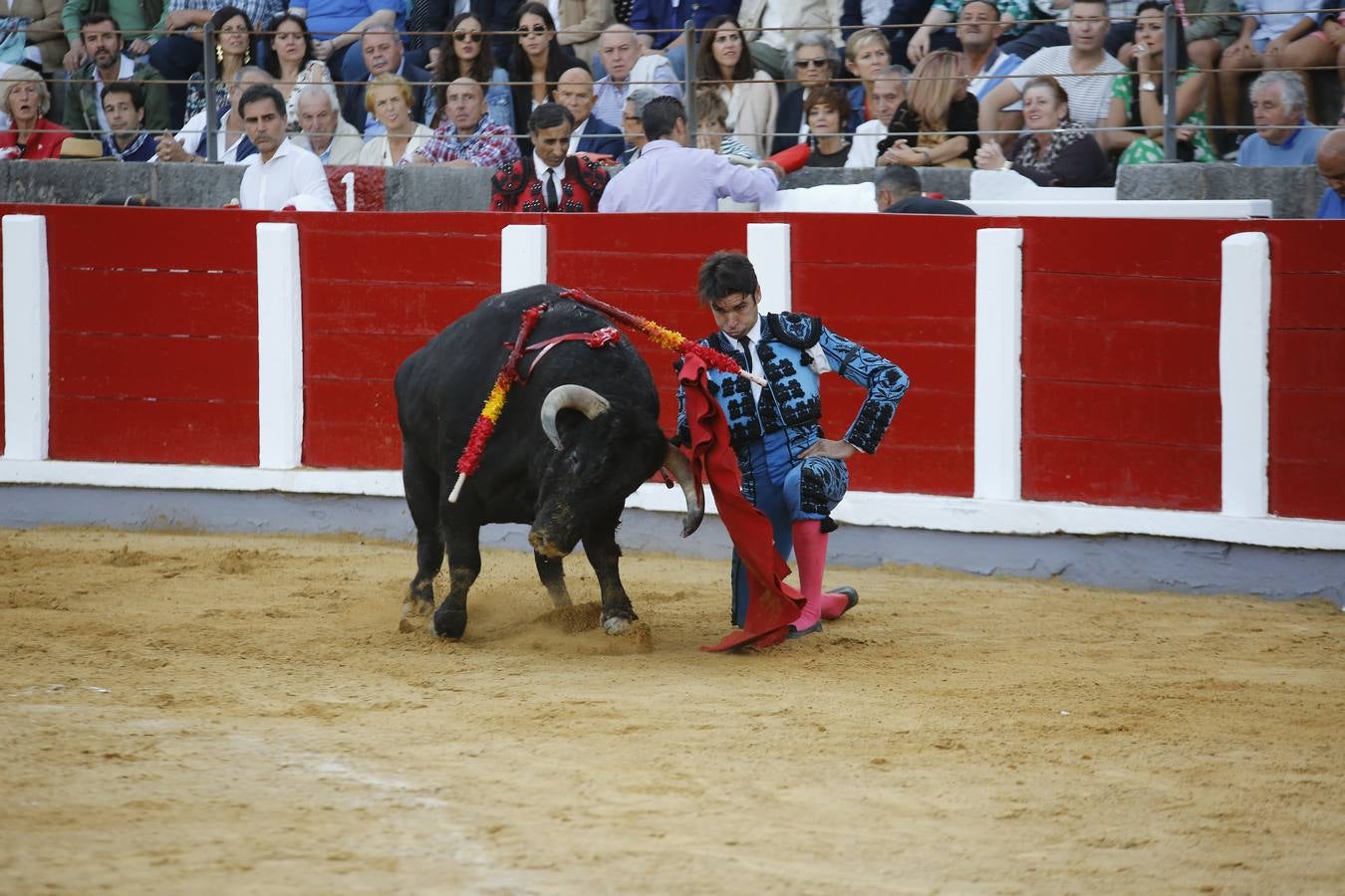 Fotos: Todos a hombros en una triunfalista tarde en Santoña