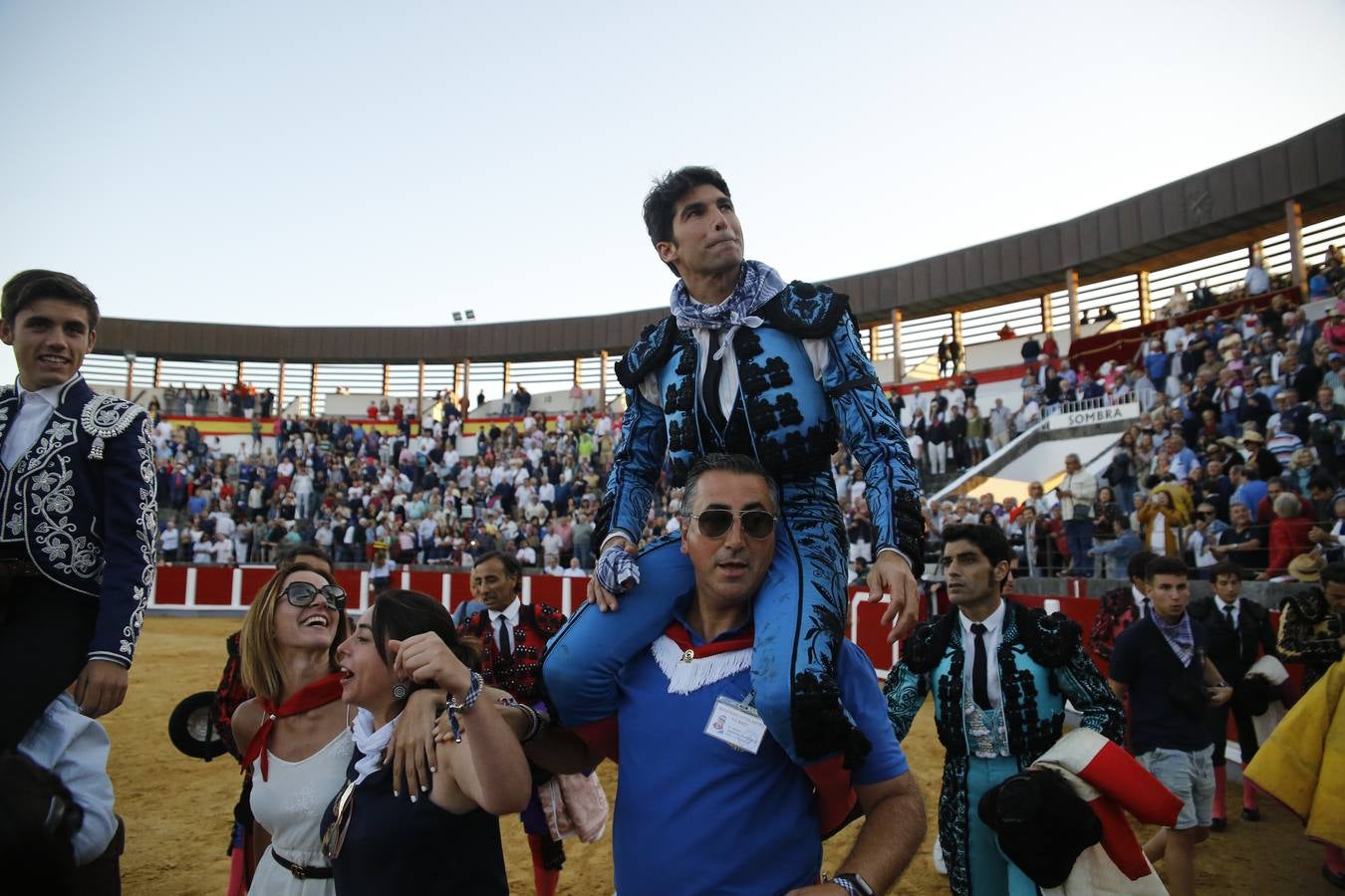 Fotos: Todos a hombros en una triunfalista tarde en Santoña