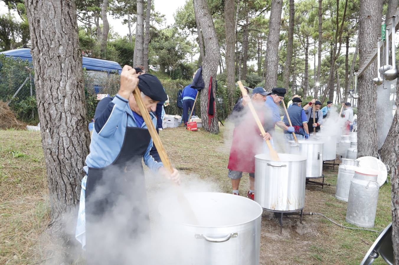 Fotos: Miles de barquereños disfrutan del sorropotún en la fiesta del Mozucu