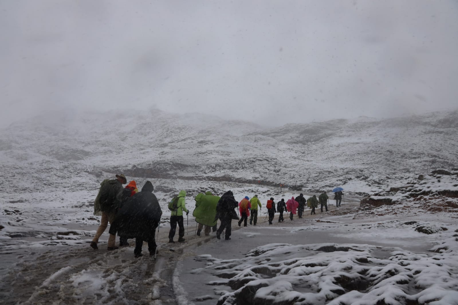 Fotos: El otoño irrumpe en Cantabria con precipitaciones tormentosas, fuertes vientos y nieve en los Picos