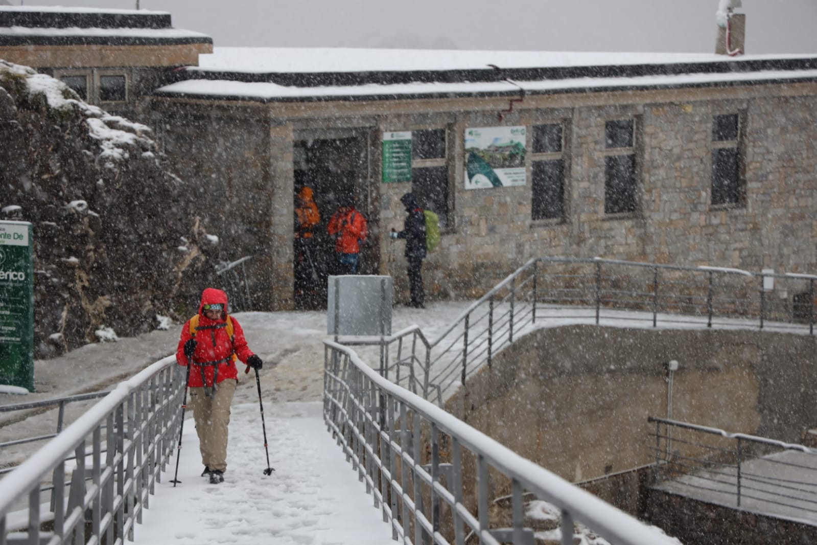 Fotos: El otoño irrumpe en Cantabria con precipitaciones tormentosas, fuertes vientos y nieve en los Picos
