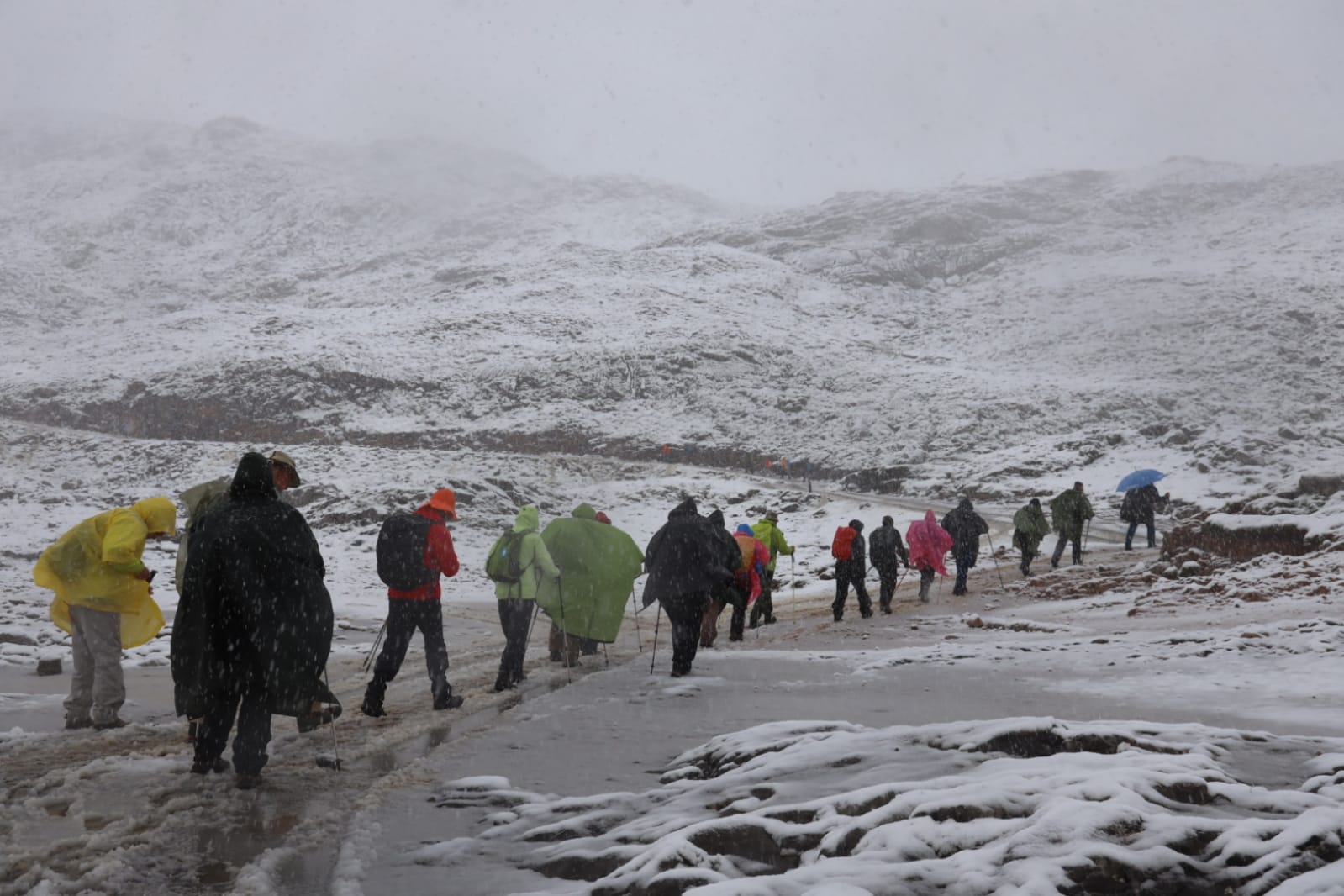 Fotos: El otoño irrumpe en Cantabria con precipitaciones tormentosas, fuertes vientos y nieve en los Picos