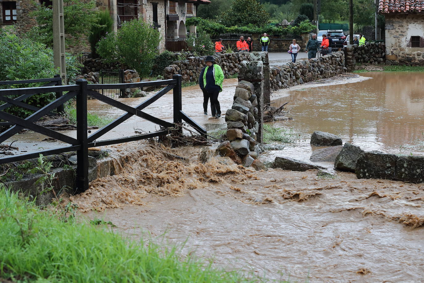 La casa afectada por las inundaciones en Sopeña. 