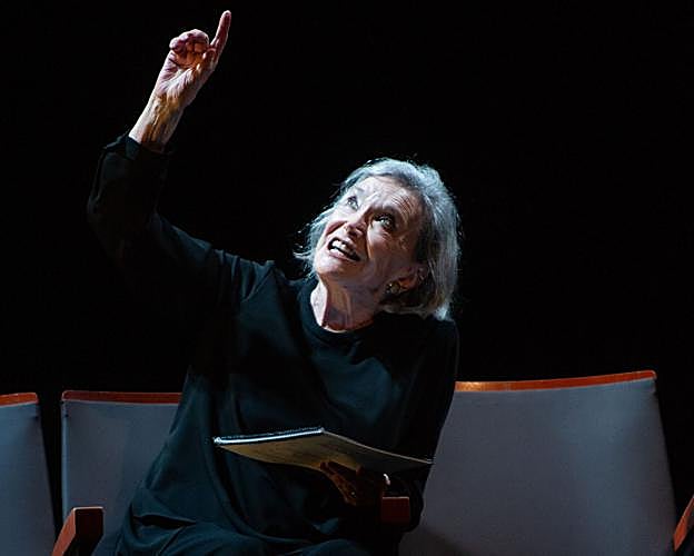 La actriz Nuria Espert en un momento de 'El romancero gitano'. 