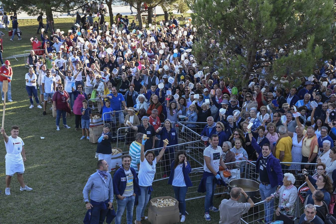 Fotos: La Gran Marmitada de Santoña sirve cerca de 12.000 raciones