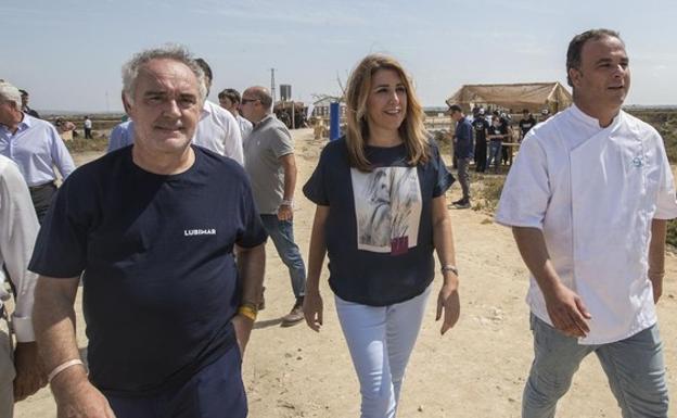 Ángel León con Ferrán Adriá y Susana Díaz.