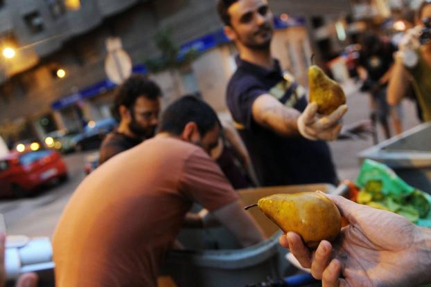 1.300 millones de toneladas de alimentos acaban en la basura cada año, lo que supone ya un tercio de la producción mundial, según datos de la FAO.