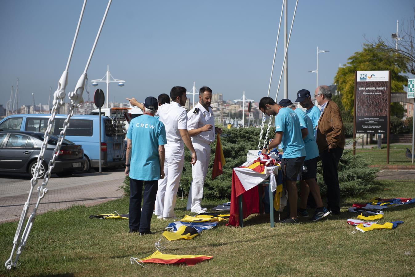 Dentro de los actos del III Festival del Mar, este homenaje ha tenido lugar en el mástil que aún se conserva de la instalación, ubicado ahora junto a la Escuela de Náutica