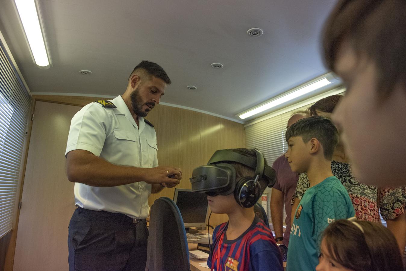 Dentro de los actos del III Festival del Mar, este homenaje ha tenido lugar en el mástil que aún se conserva de la instalación, ubicado ahora junto a la Escuela de Náutica