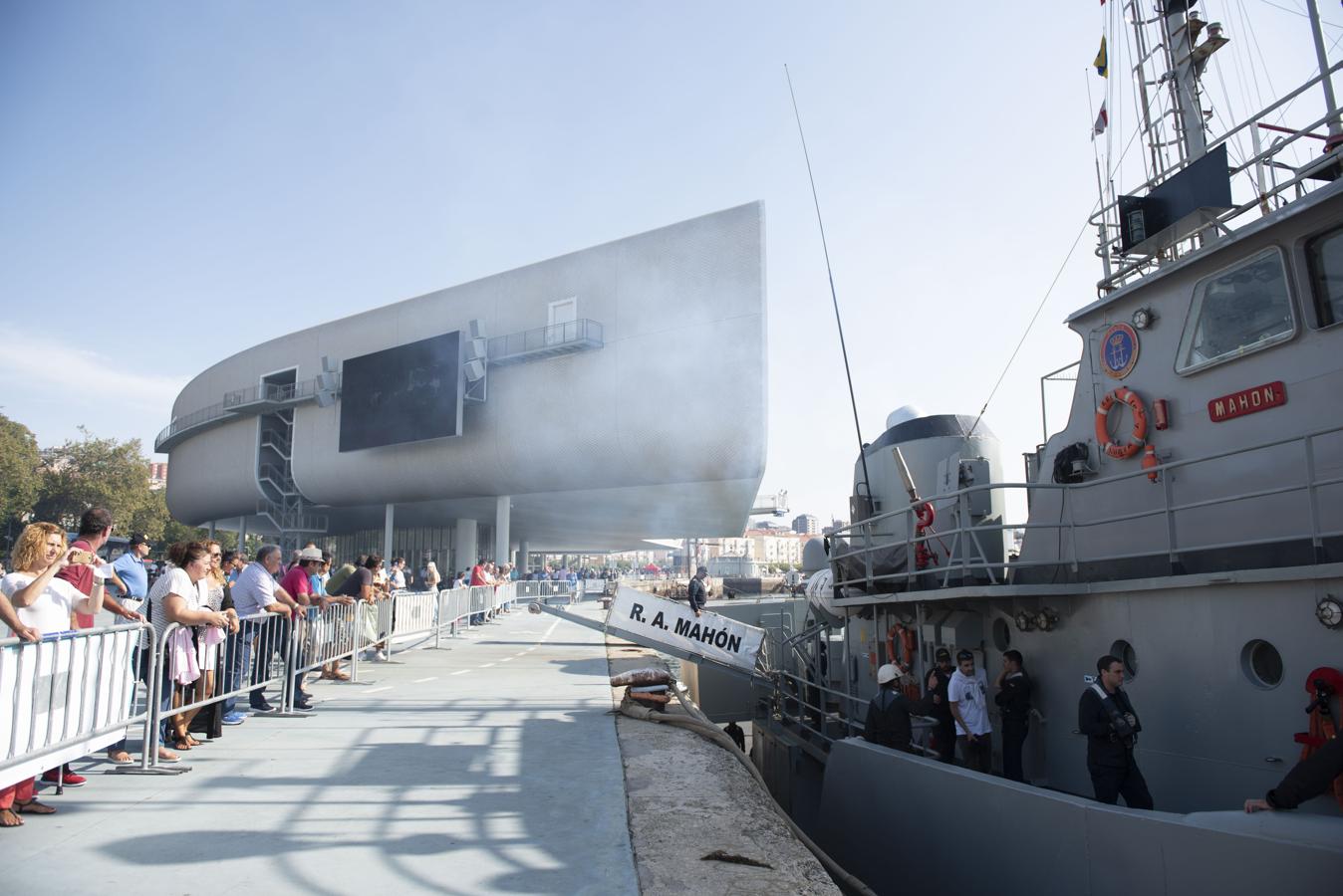 Dentro de los actos del III Festival del Mar, este homenaje ha tenido lugar en el mástil que aún se conserva de la instalación, ubicado ahora junto a la Escuela de Náutica