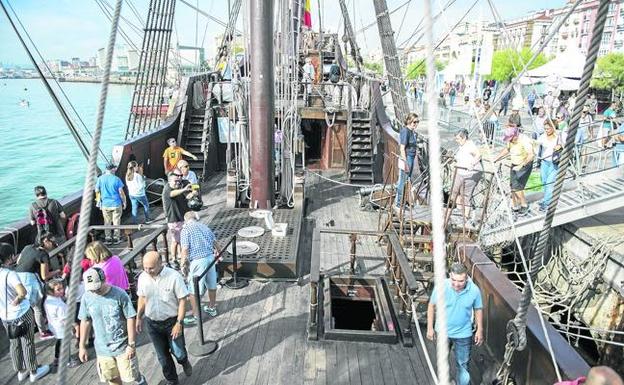 La cubierta del galeón 'Andalucía', el buque más visitado en esta edición del Festival del Mar. 