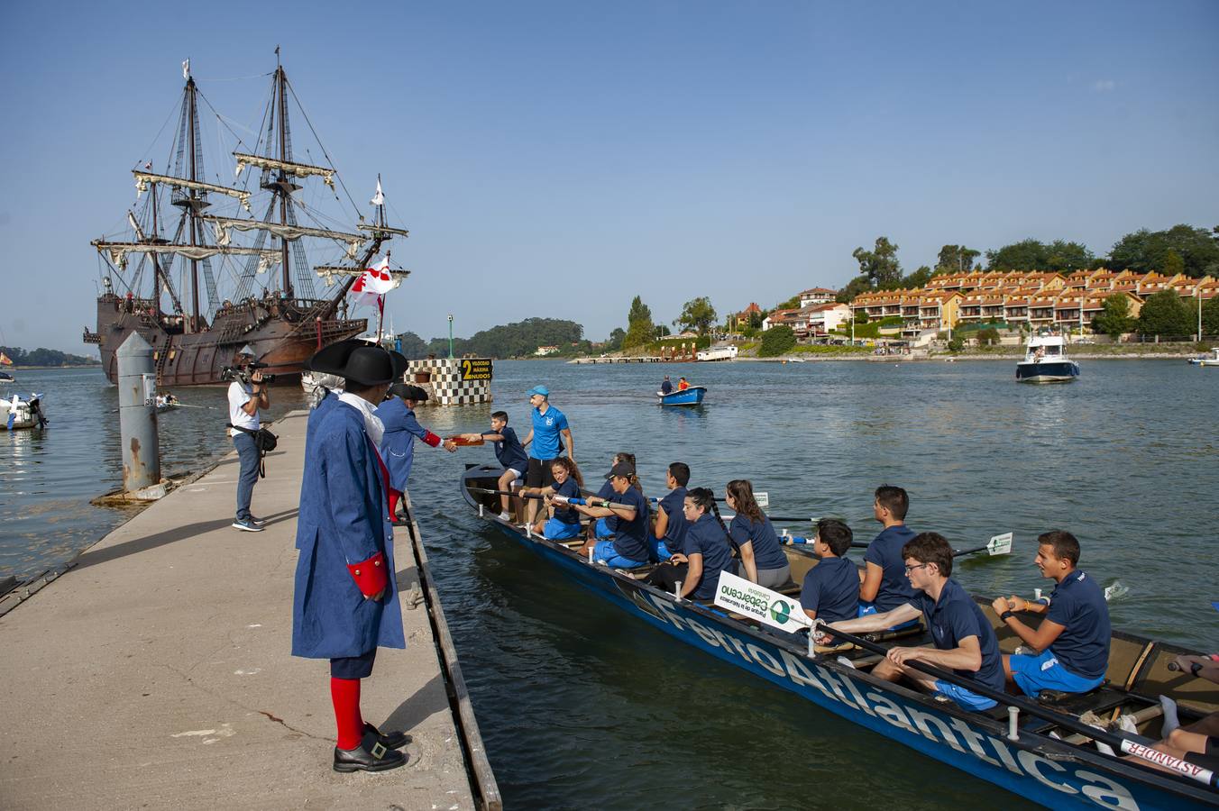 El esfuerzo de la Asociación Amigos del Real Astillero, meses atrás, por poner en valor la historia naval del municipio recogió este sábado sus frutos en el primer acto homenaje al Real Astillero de Guarnizo