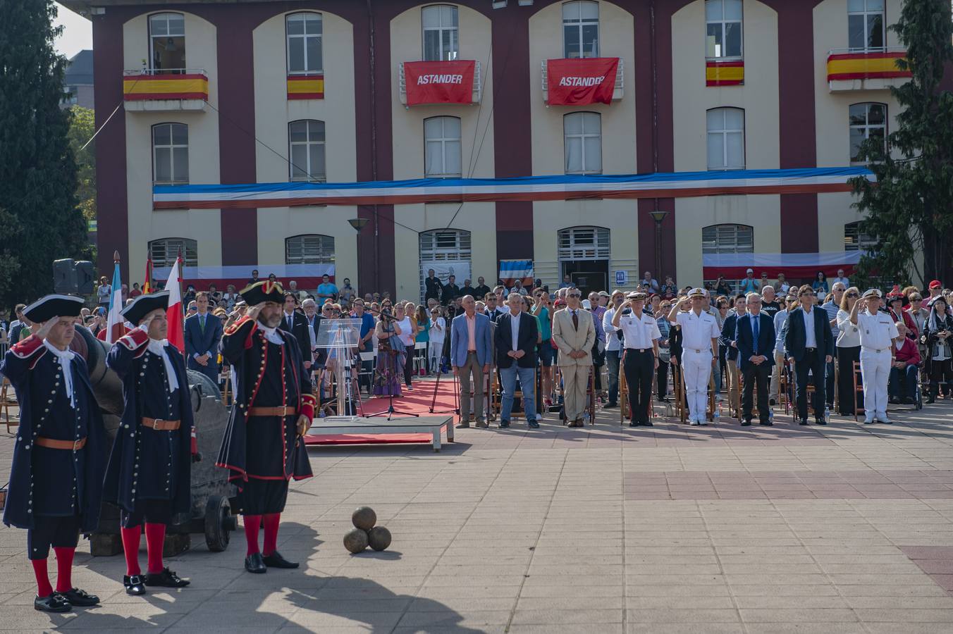 El esfuerzo de la Asociación Amigos del Real Astillero, meses atrás, por poner en valor la historia naval del municipio recogió este sábado sus frutos en el primer acto homenaje al Real Astillero de Guarnizo