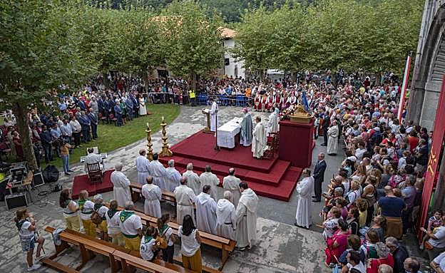 Misa en el santuario de Hoz de Marrón.