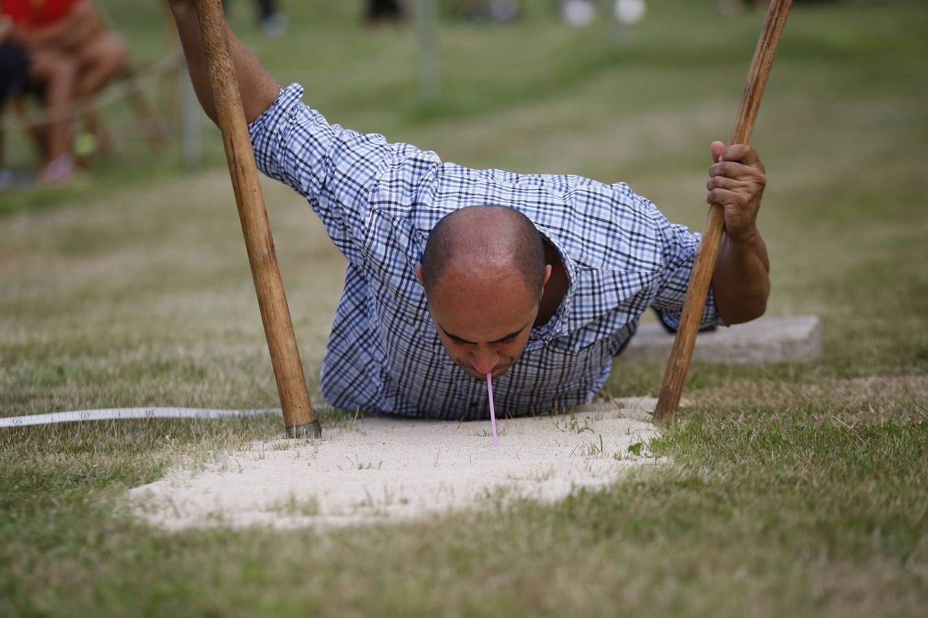 Imágenes del concurso de salto pasiego de Vioño, en la pradera de la Virgen de Valencia