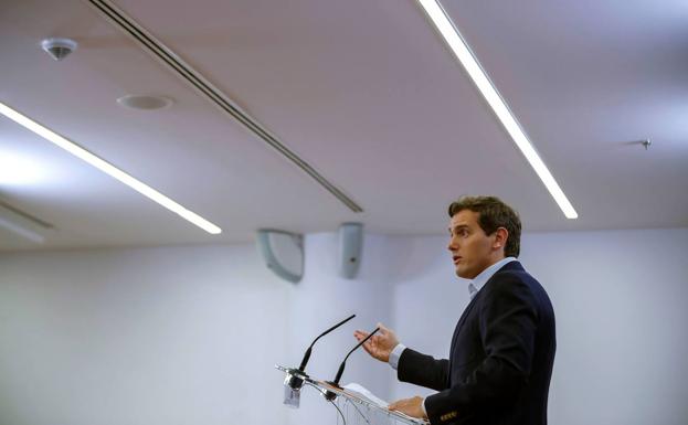 Rivera plantea al PP la abstención conjunta a la investidura con condiciones