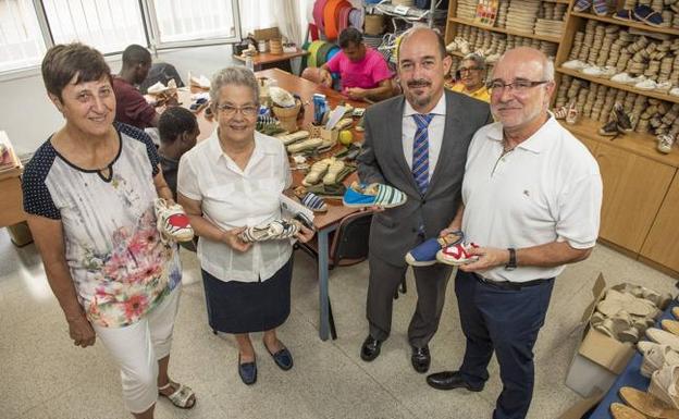 Desde la izquierda, Evelina Cantera, Sor Clara Gallego, Álvaro Lavín y Jesús Castanedo. 