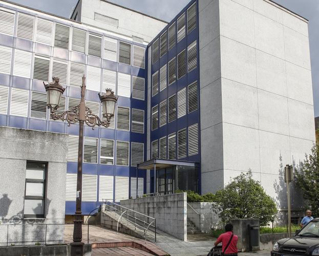  La antigua sede del INSS ocupa la primera planta y el semisótano del ala derecha del edificio de consultas externas de Sierrallana. 