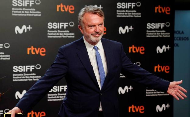 Sam Neill tras desfilar por la alfombra roja del Kursaal.