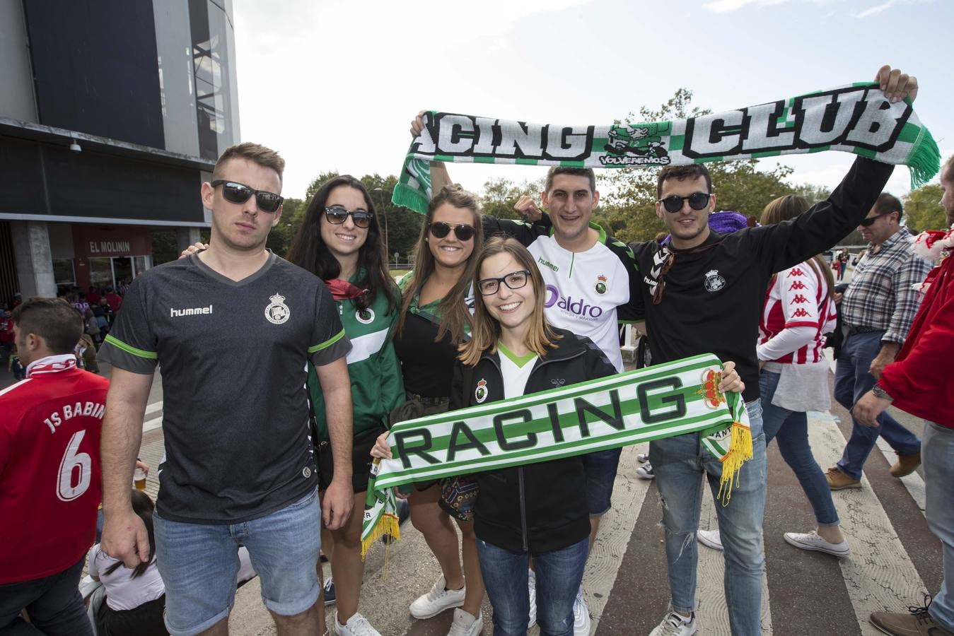 Buena parte de los seguidores racinguistas llegaron al mediodía y el resto se incorporará a la hora del partido