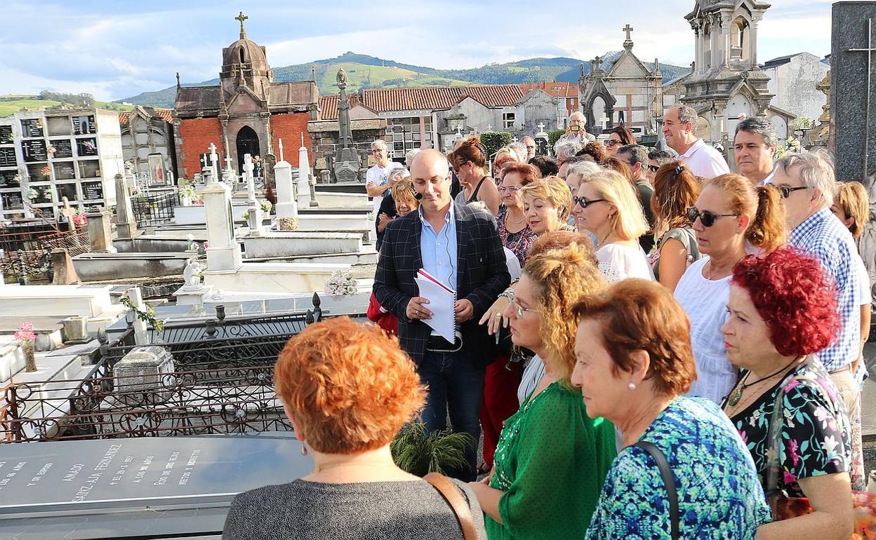 Torrelavega recrea su historia a través de las tumbas de sus habitantes