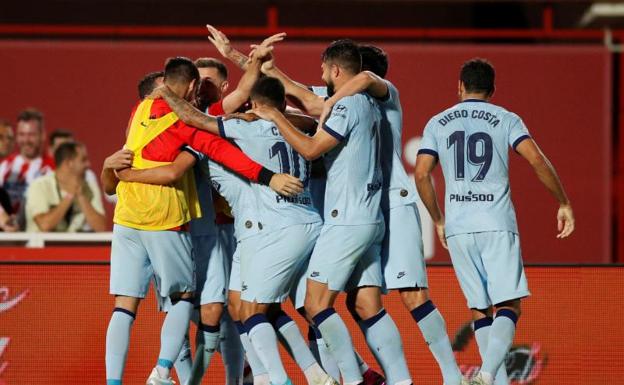 Los jugadores del Atlético celebran el gol de Joao Félix.