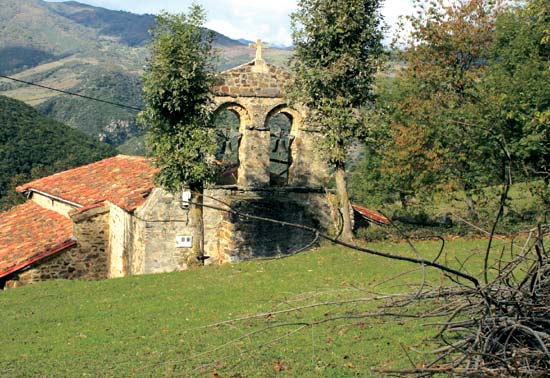 Imagen secundaria 1 - Iglesia de Dobres, Iglesia de Tollo y Espadaña de La Vega