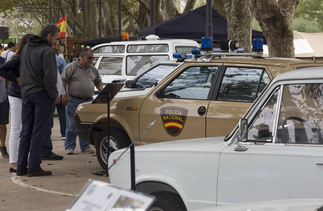 Las 'tropas' que este sábado protagonizarán la recreación del Día D del Desembarco de Normandía han desfilado este viernes por Santander