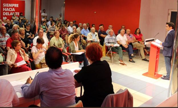 Pedro Casares, durante su intervención ante la asamblea de militantes del PSOE de Santander. 