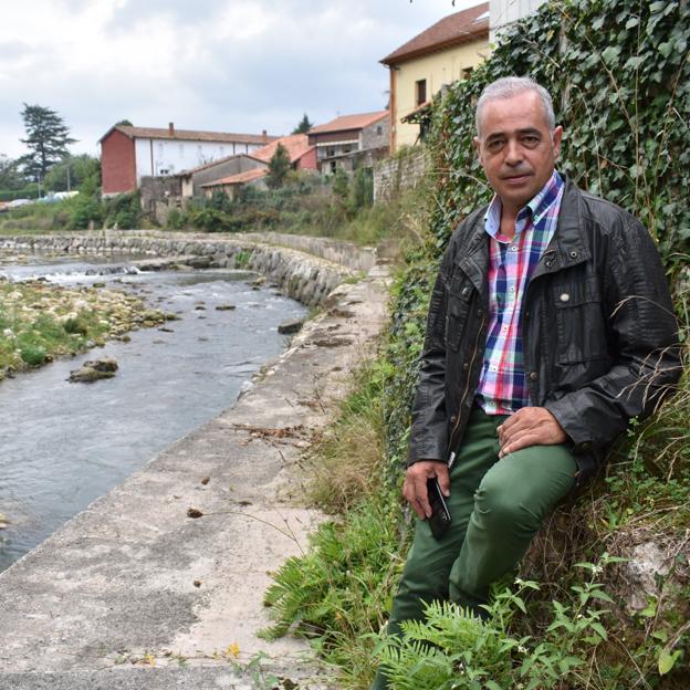 Pablo Gómez en la ribera del Besaya. 