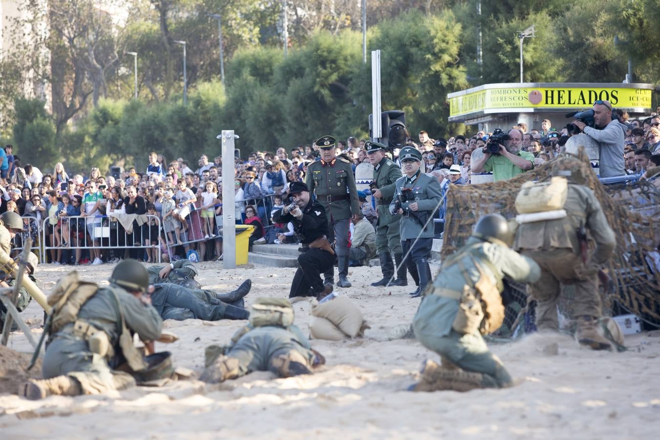 Fotos: Así ha sido el desembarco sin barcos en El Sardinero