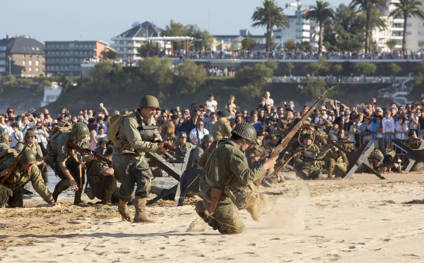 Fotos: Así ha sido el desembarco sin barcos en El Sardinero