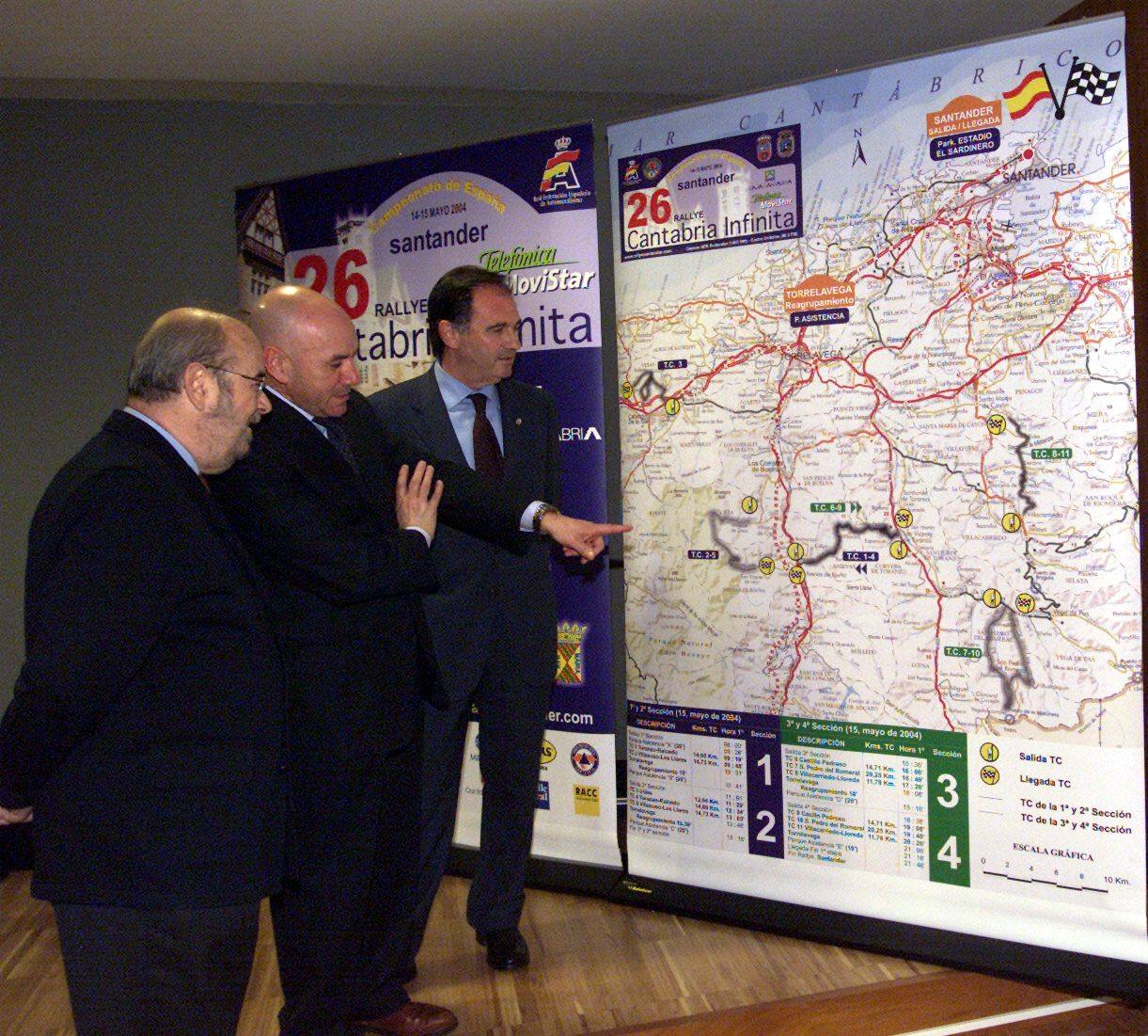 2004. Presentación del XXVI Rallye Cantabria Infinita. De izq. a dcha, Martín Güemes, Fidel de la Peña, y José Manuel Riancho.